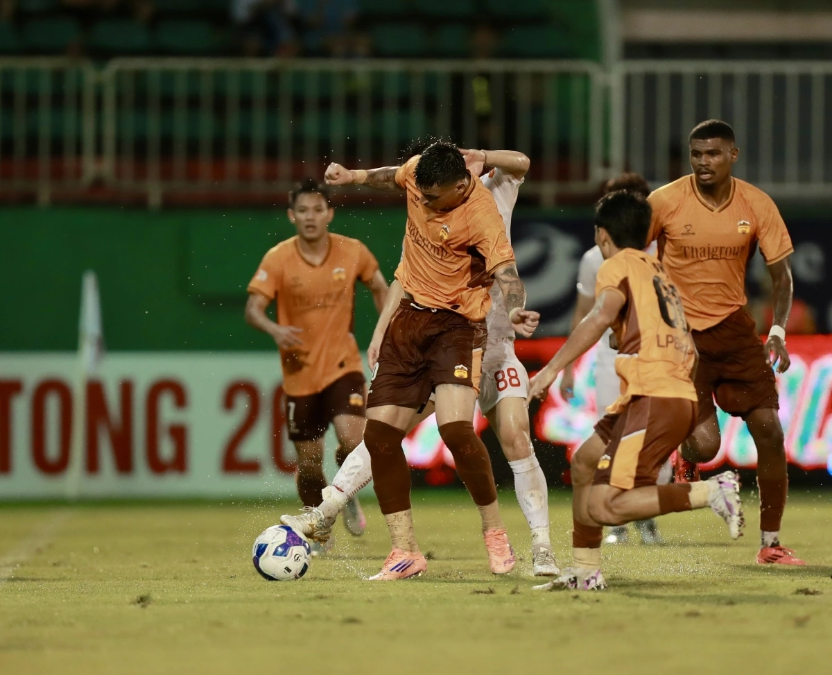HAGL đang chơi phòng ngự phản công rất hay.