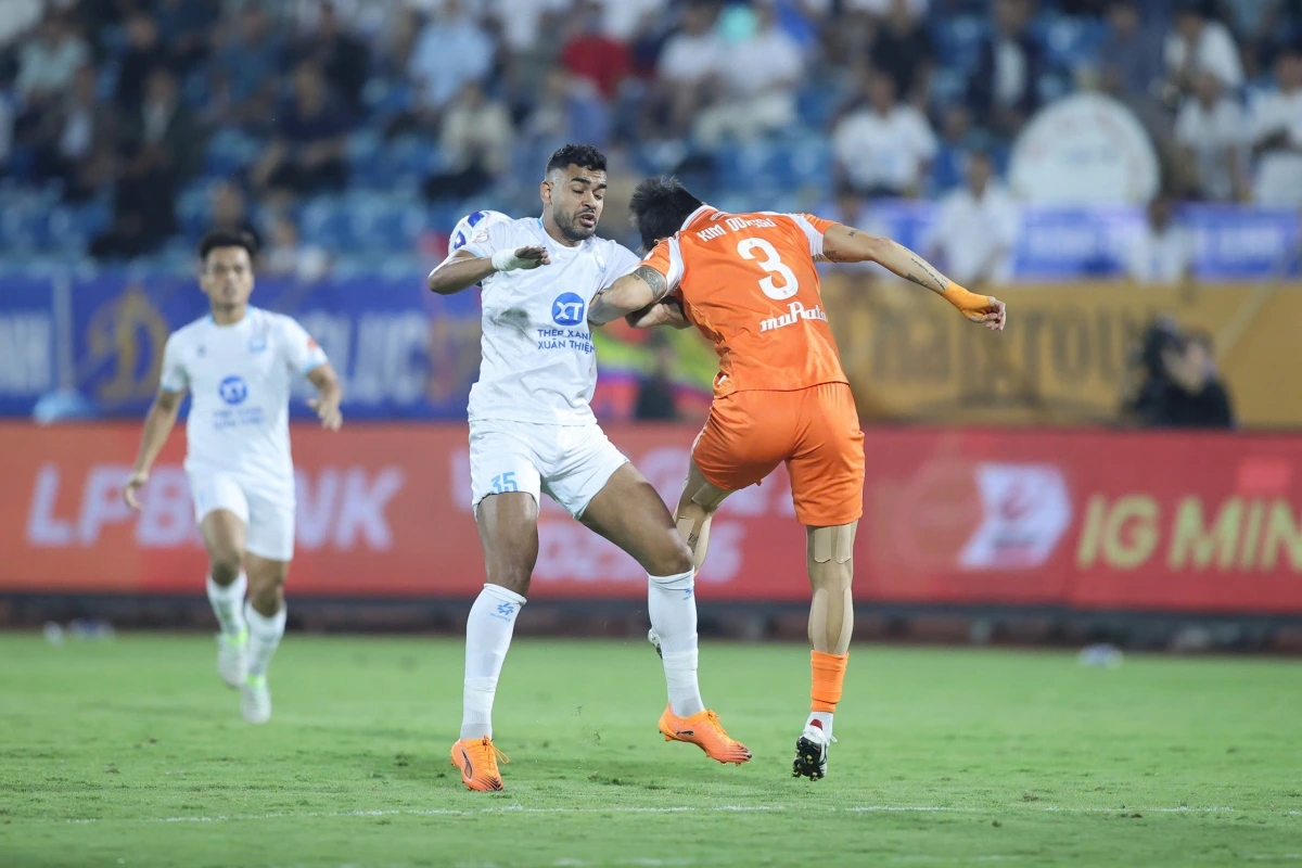 Nam Định vẫn chưa tạo ra được cơ hội ghi bàn nào ngon ăn.