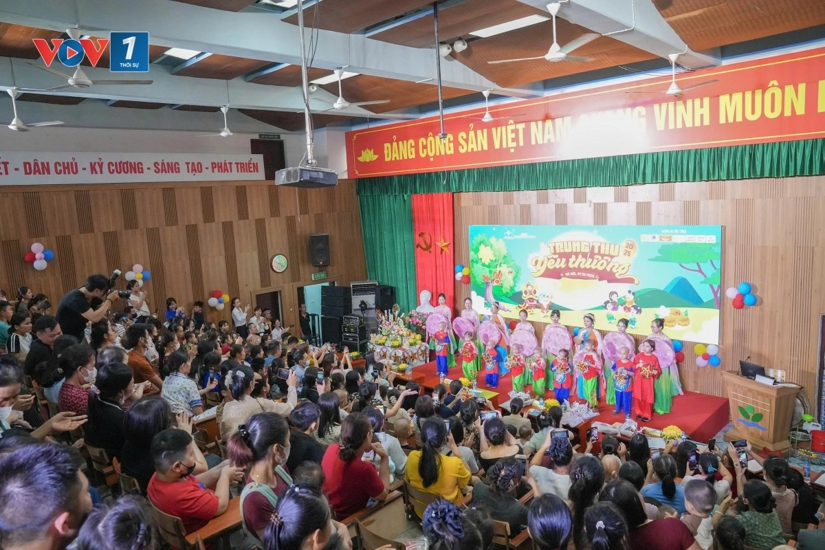 Chương trình Trung thu yêu thương tại Bệnh viện Nhi Trung ương