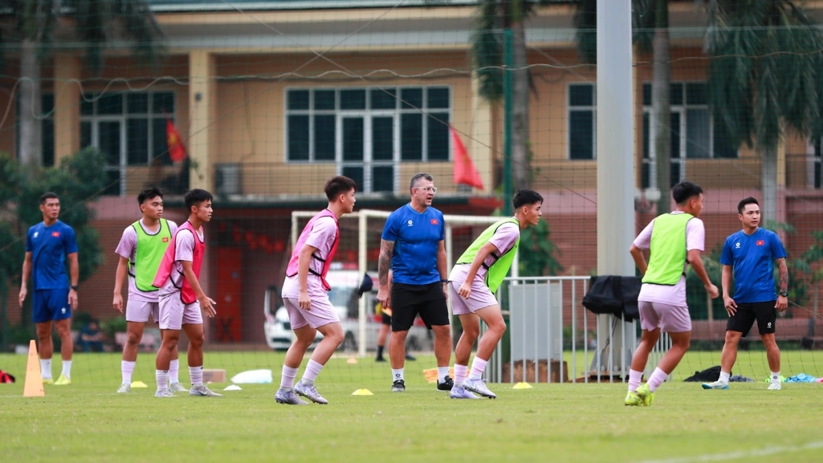 U17 Việt Nam giao hữu với U17 Hà Nội vào chiều 22/10.