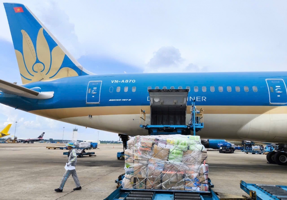 Vietnam Airlines vận chuyển miễn phí hàng hóa hỗ trợ vùng mưa lũ miền Trung.