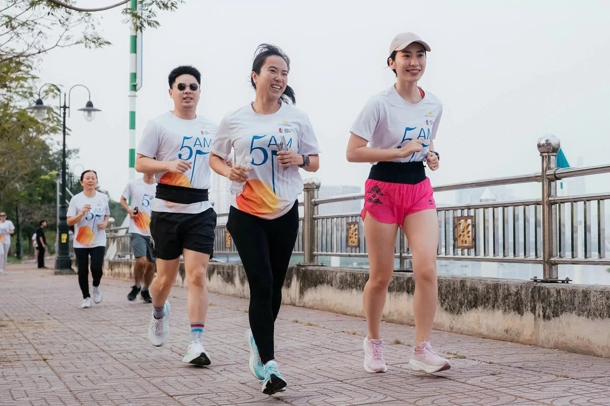 Các hoạt động thể thao, chạy bộ, nuôi dưỡng sức khỏe thể chất ngày càng được giới trẻ quan tâm.