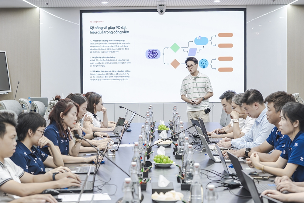 Một buổi chia sẻ kiến thức AI cho các phòng ban tại VNPAY.