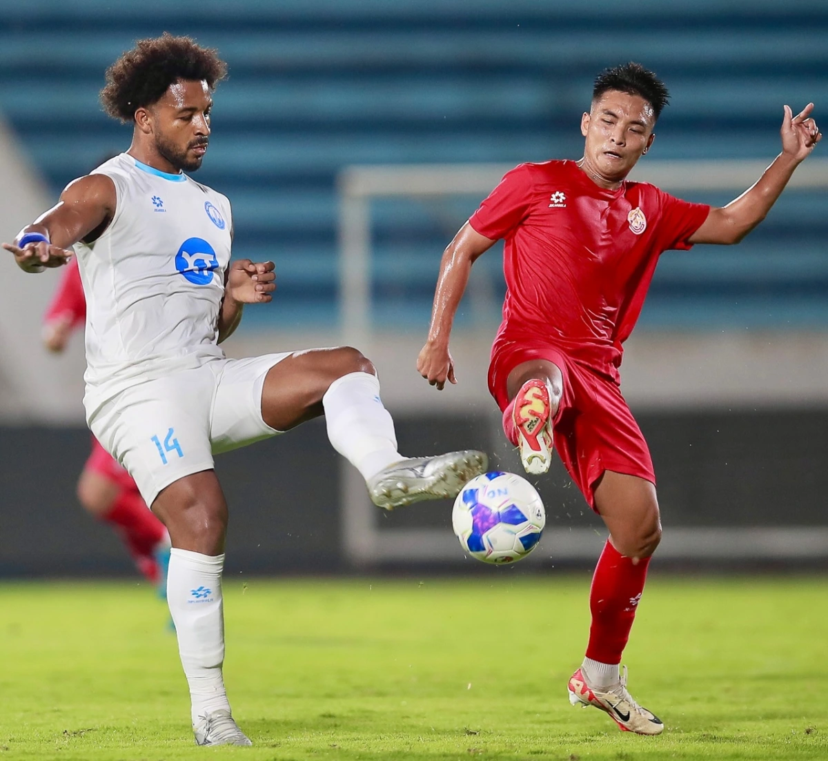 Xuân Son trở lại thi đấu sau 10 tháng vắng bóng (Ảnh: Nam Định FC)