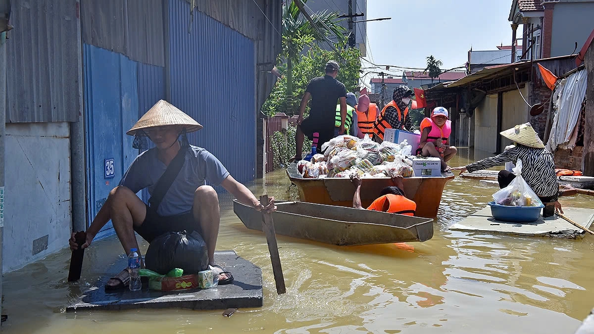 Không chỉ bị cô lập bởi nước lũ, Yên Phú còn thiếu nghiêm trọng nước sạch và điện sinh hoạt.
