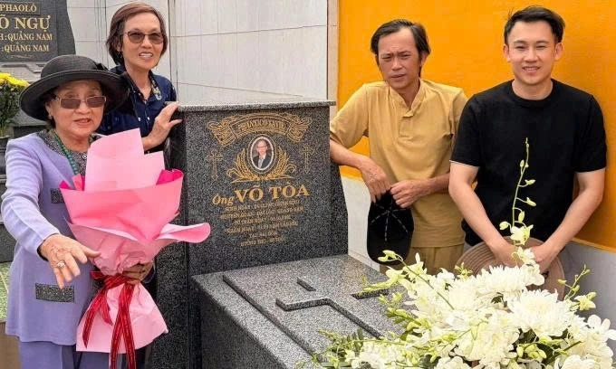 Hoài Linh, Dương Triệu Vũ đoàn tụ bên gia đình trong ngày giỗ cha.