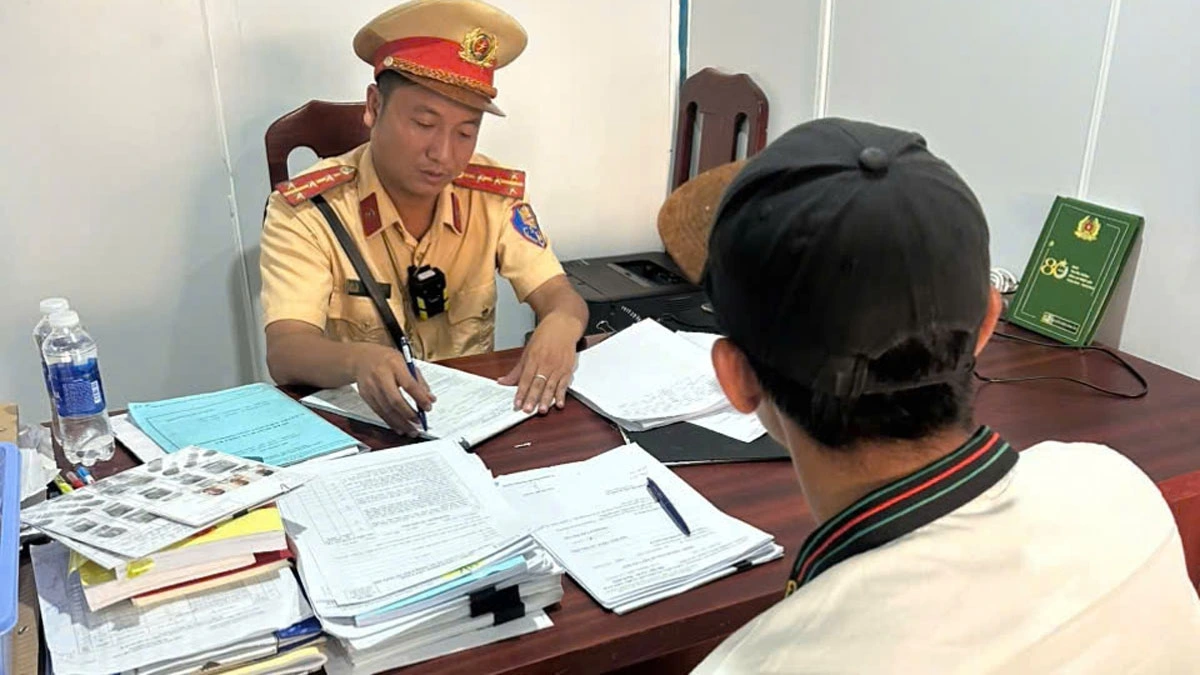 V. làm việc với cơ quan chức năng