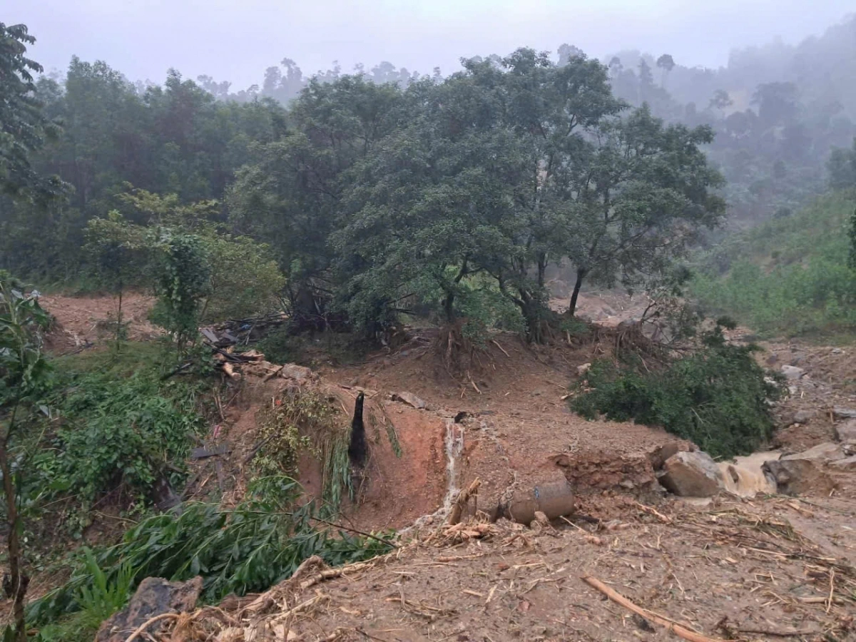 Xuất hiện nhiều điểm sạt lở