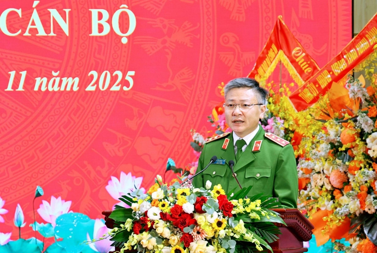 Thượng tướng Nguyễn Ngọc Lâm, Ủy viên Ban Thường vụ Đảng ủy Công an Trung ương, Thứ trưởng Bộ Công an phát biểu chỉ đạo tại Lễ công bố. Ảnh: Công an Ninh Bình