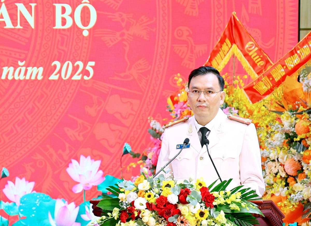 Thượng tá Cù Quốc Thắng, tân Giám đốc Công an tỉnh Ninh Bình phát biểu tại buổi lễ