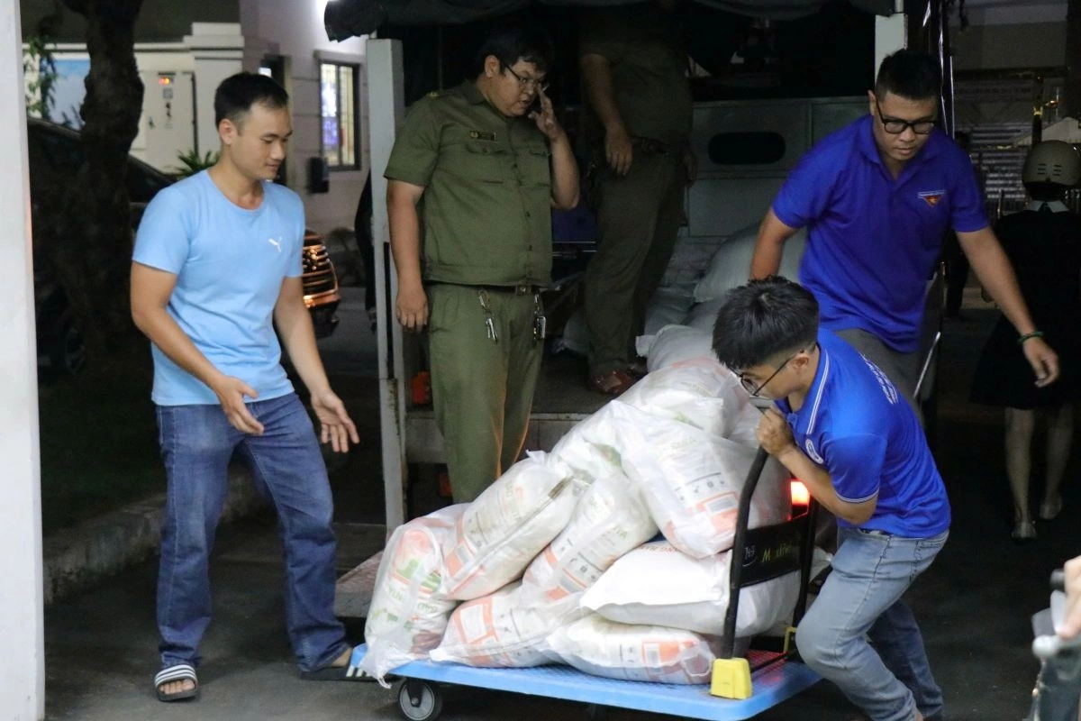 MTTQ TP.HCM khẩn cấp chuẩn bị hàng hóa cứu trợ người dân vùng lũ