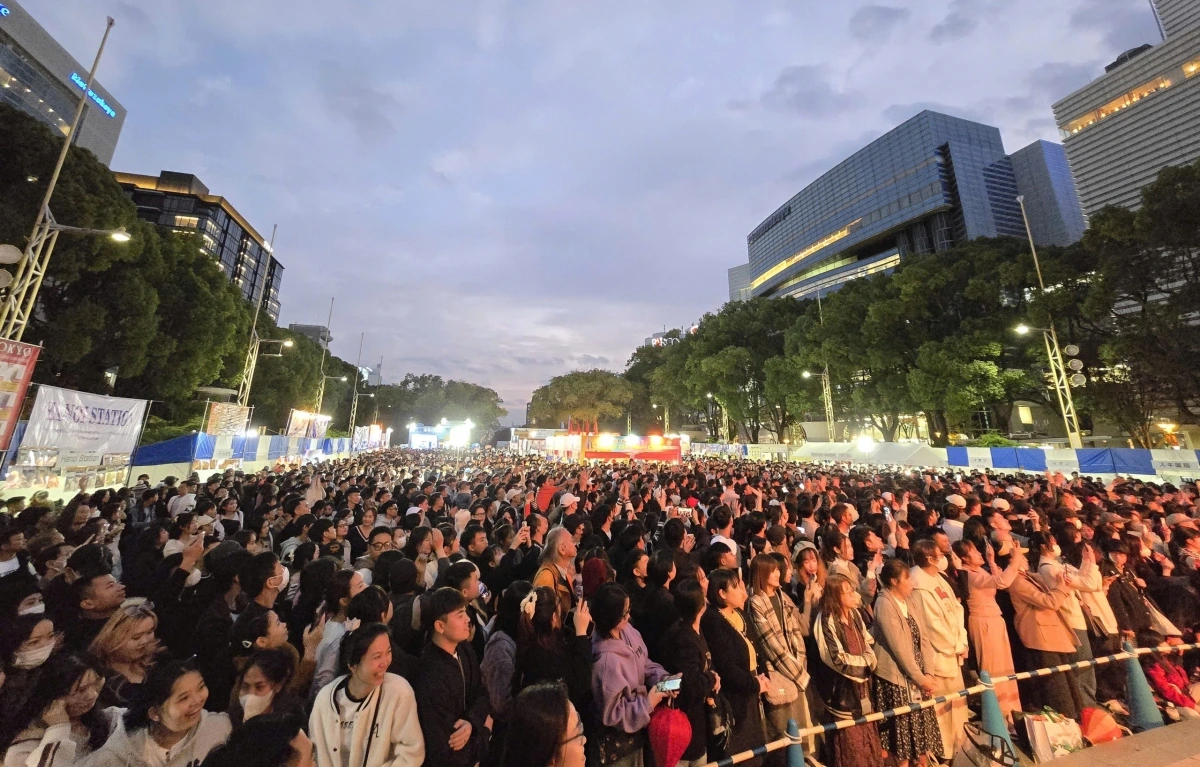 Hơn 10.000 khán giả tại Nhật Bản cùng thưởng thức chương trình nghệ thuật tối ngày 8/11