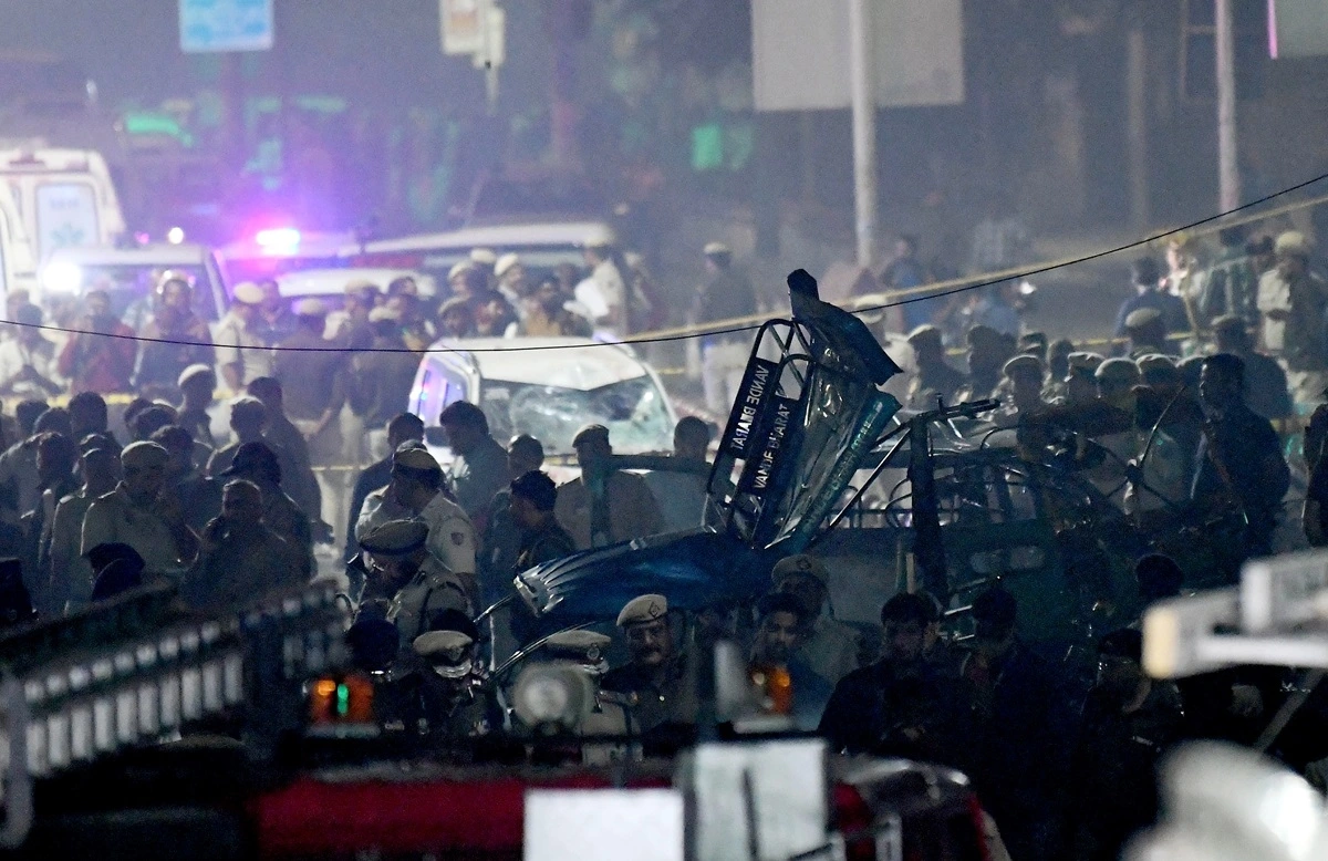 Hiện trường vụ nổ trước cửa ga tàu điện ngầm Chandni Chowk, khu vực di tích Red Fort, trung tâm thủ đô New Delhi, Ấn Độ tối 10/11. (Ảnh: ANI)
