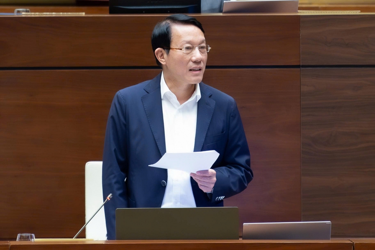 Bộ trưởng Bộ Công an Lương Tam Quang tiếp thu, giải trình ý kiến các đại biểu Quốc hội (Ảnh: Quốc hội)