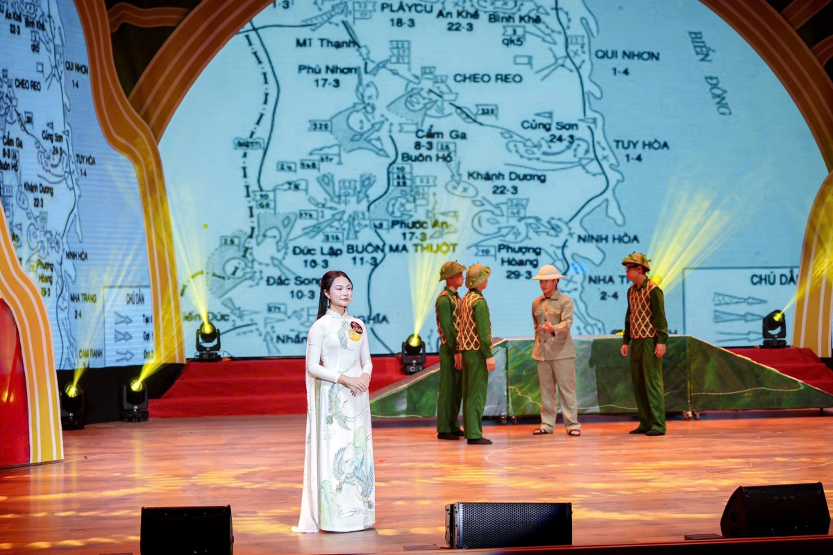 Gia Hân thể hiện sự tự tin, khả năng biểu đạt và cảm xúc chân thành khi kể về vị anh hùng huyền thoại của dân tộc.