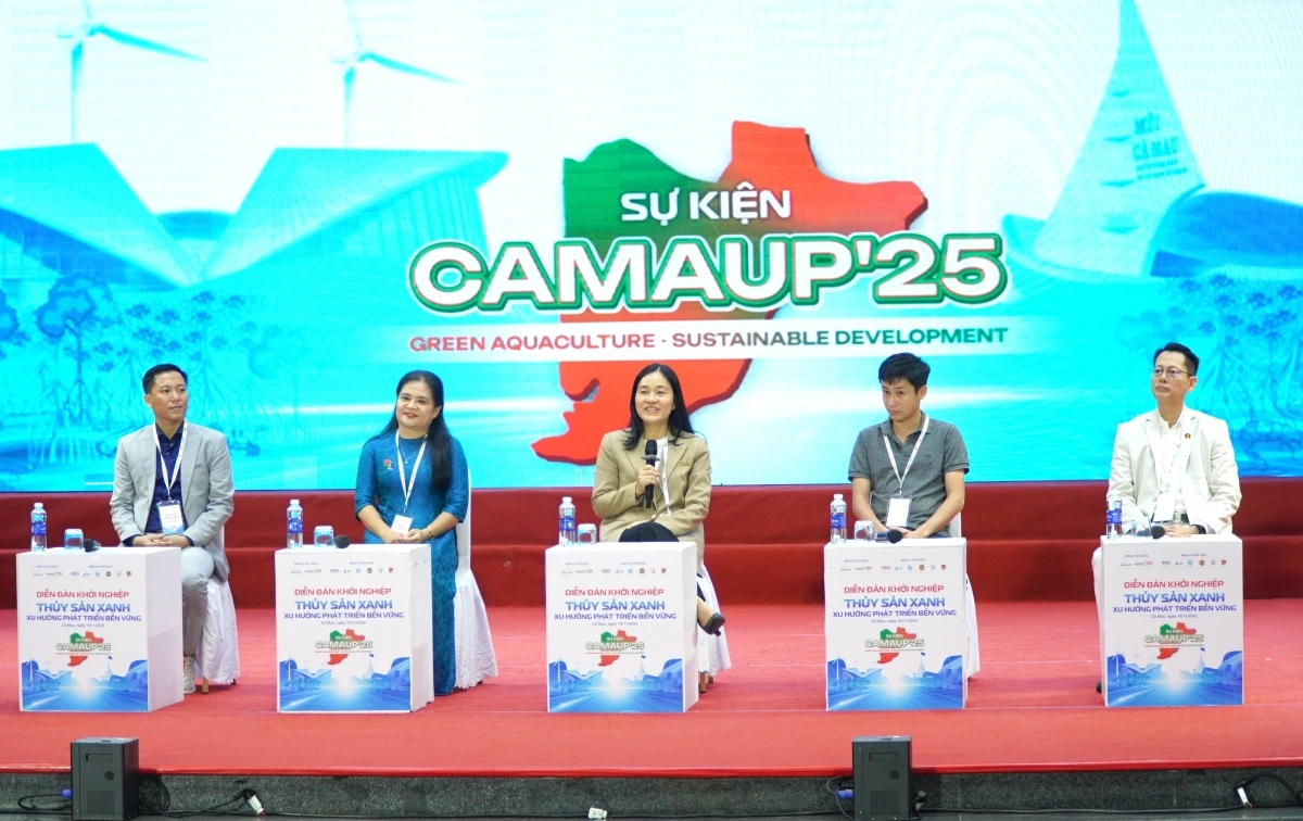 Các chuyên gia chia sẻ tại Diễn đàn khởi nghiệp.