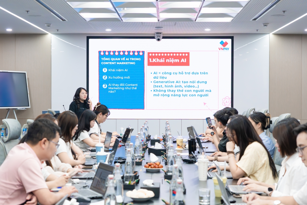 Các buổi đào tạo, chia sẻ kinh nghiệm trong công việc liên tục được tổ chức.