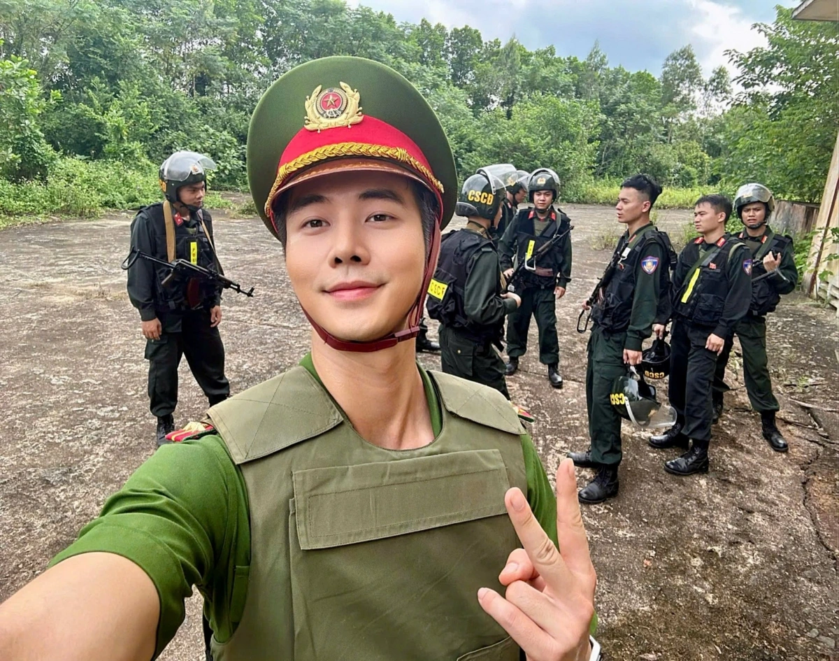 Đức Hiếu tại hậu trường phim "Lằn ranh". 