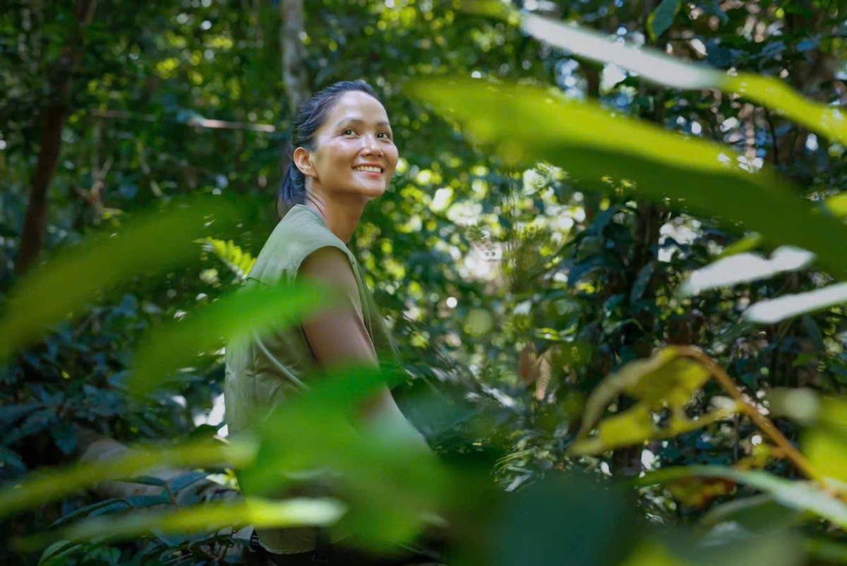 H’Hen Niê thừa nhận thiếu sót, gửi lời xin lỗi sau video pha cà phê bằng sữa mẹ của chồng