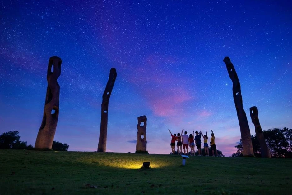 “Art In The Forest bây giờ có thể tự hào là một vườn tượng ngoài trời đẳng cấp nhất Đông Nam Á và ấn tượng của Thế Giới” – Nghệ sĩ Ưu Đàm (Ảnh: Flamingo)