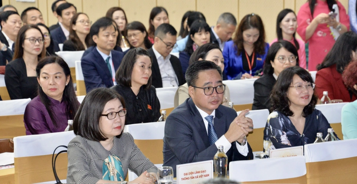 Các đại biểu tham dự buổi lễ