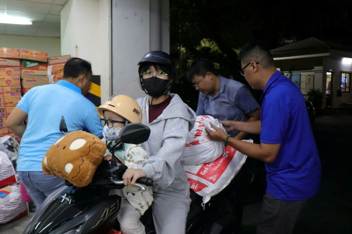 Tình cảm của người dân TP.HCM hướng về đồng bào vùng bão lũ