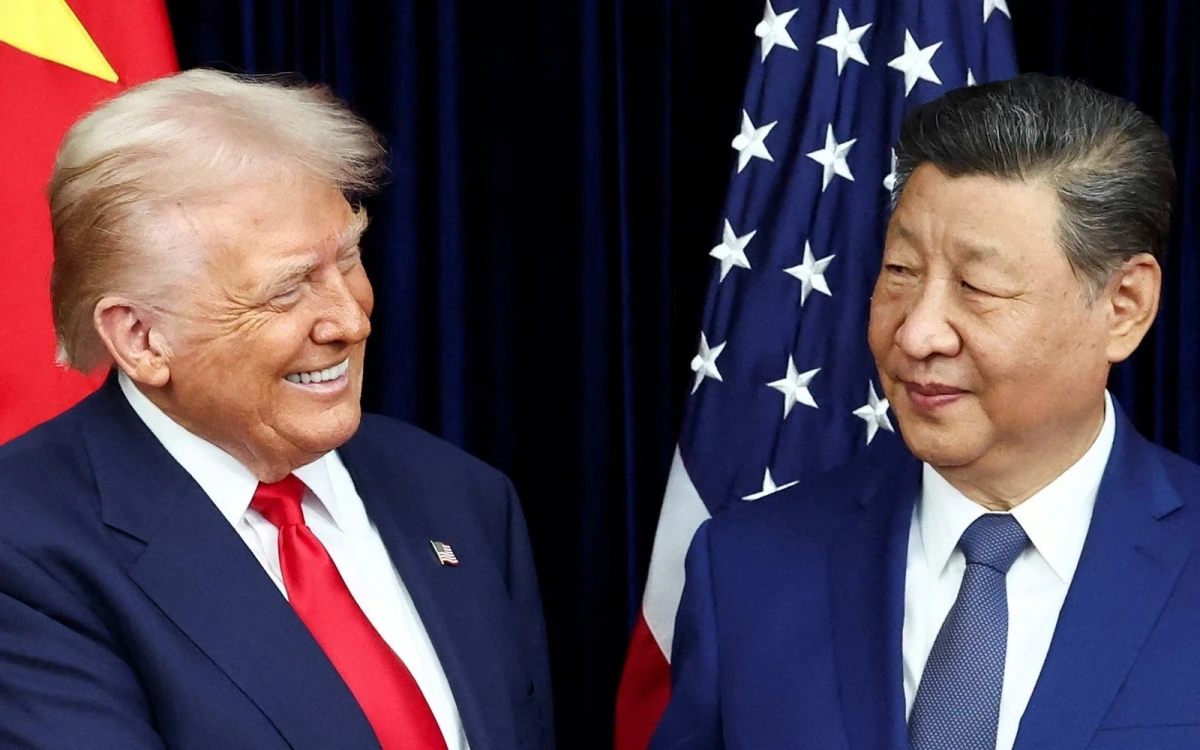 Tổng thống Mỹ Donald Trump và Chủ tịch Trung Quốc Tập Cận Bình bên lề APEC 2025. Ảnh: Reuters.