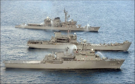 Một cuộc tập chung trên biển giữa Nhật Bản và Hàn Quốc. Ảnh: Yonhap News