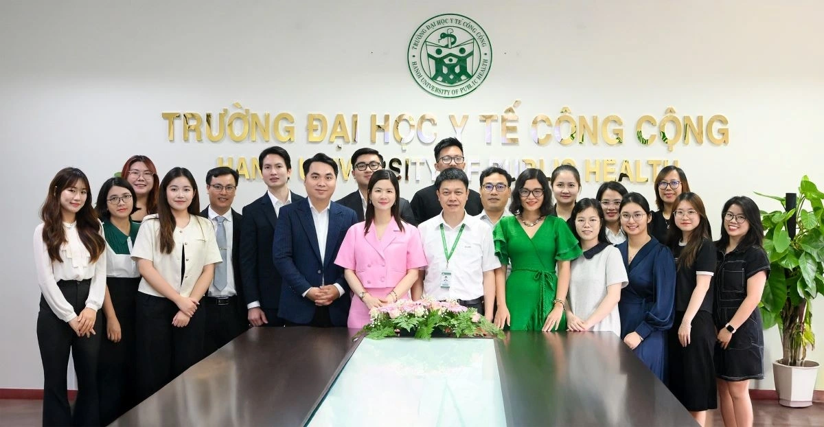 Từ sự kiện kết nối InnovaConnect năm 2024, Trường Đại học Y tế Công cộng và Quỹ VinFuture đã tiến tới triển khai dự án xây dựng chương trình phòng chống thuốc lá điện tử trong học đường kể từ năm 2025 (Ảnh: VFP)