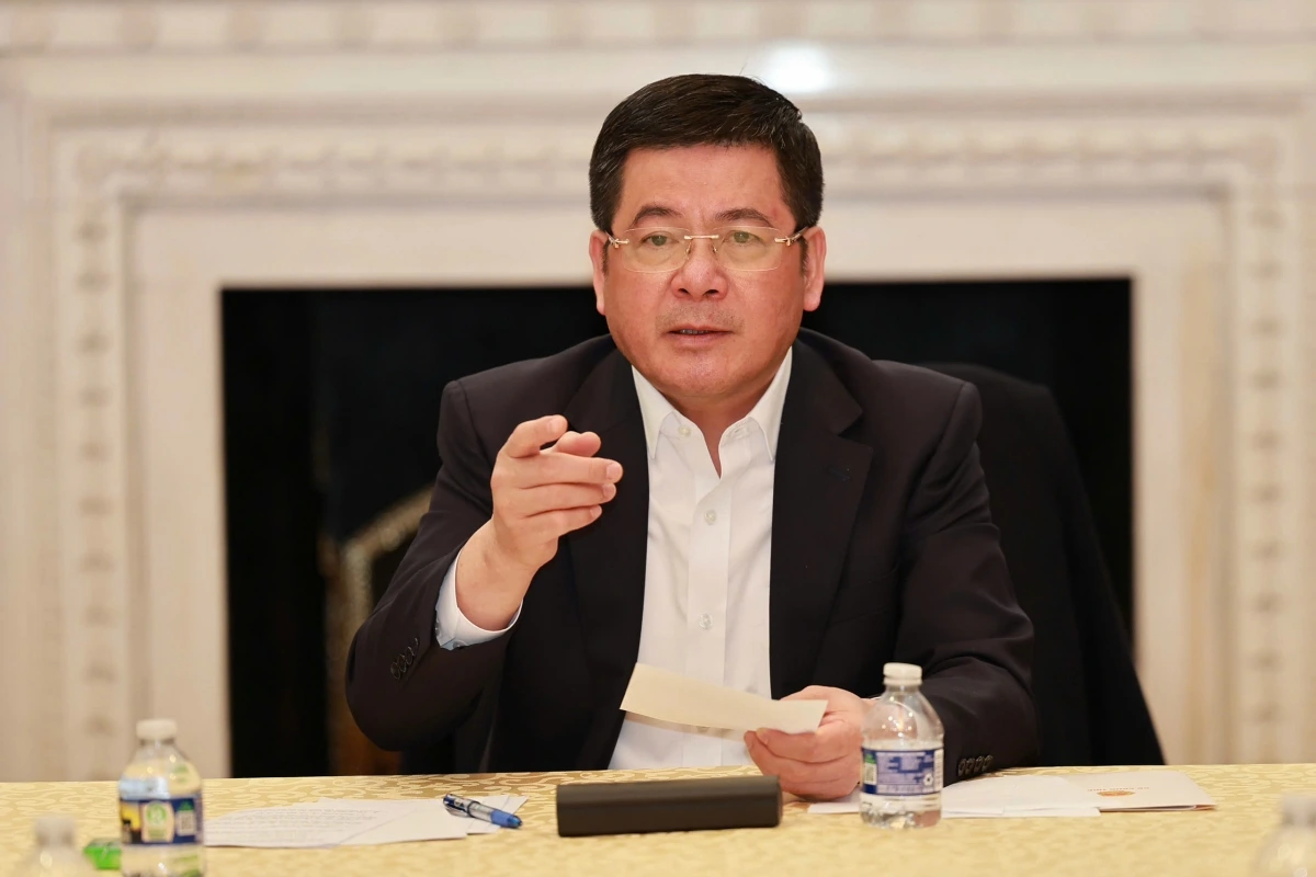 Bộ trưởng Nguyễn Hồng Diên phát biểu chỉ đạo khi họp Đoàn đàm phán sau ngày làm việc đầu tiên