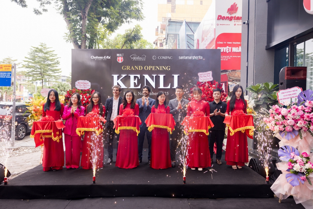 Lễ cắt băng khai trương với sự tham dự của các vị khách quý