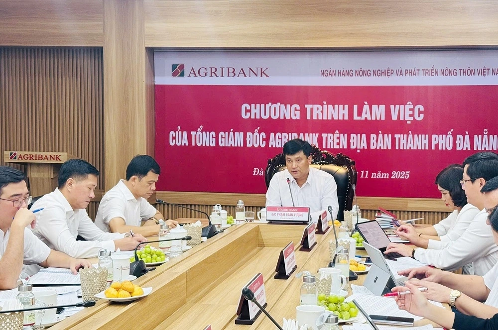 Tổng Giám đốc Agribank Phạm Toàn Vượng cùng đoàn công tác làm việc nắm bắt tình hình các đơn vị trên địa bàn thành phố Đà Nẵng