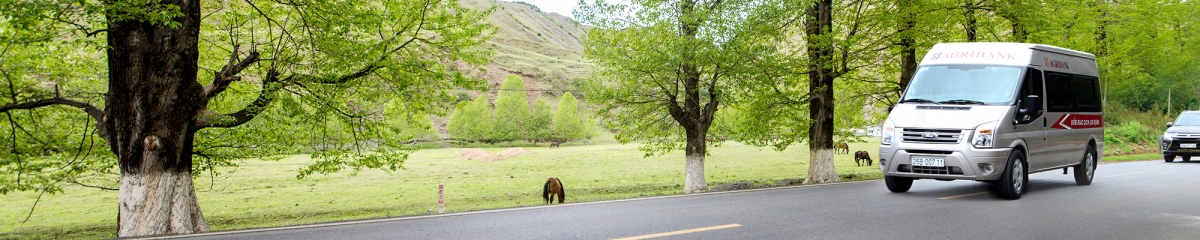 Xe ngân hàng lưu động góp phần đưa vốn Agribank đến từng bản làng