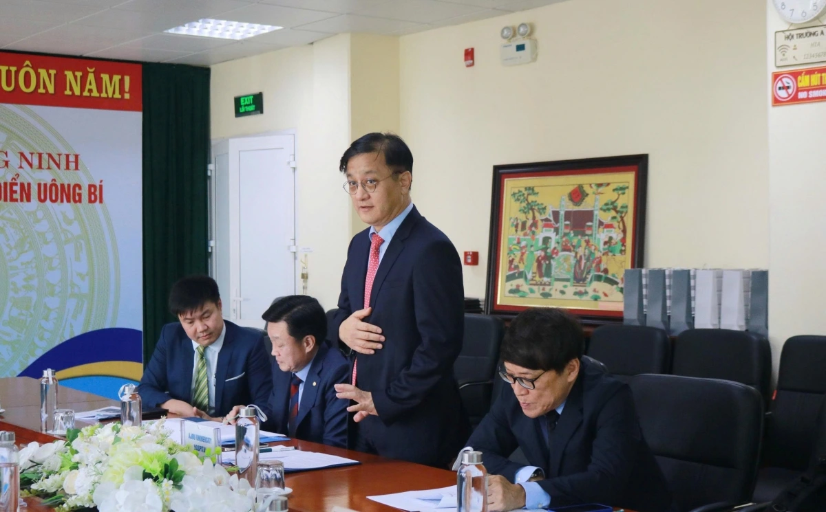 Gs. Sang-Hyun Lim khẳng định mong muốn đồng hành lâu dài cùng Bệnh viện Việt Nam - Thụy Điển Uông Bí trong hành trình nâng cao chất lượng y tế và khám chữa bệnh tình nguyện.