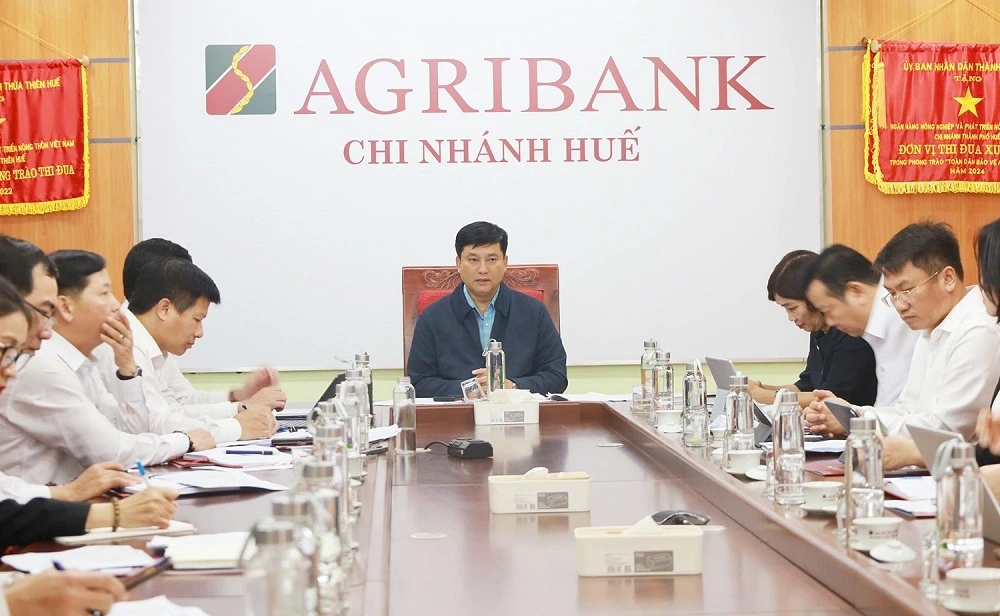 Tổng Giám đốc Agribank Phạm Toàn Vượng cùng đoàn công tác làm việc nắm bắt tình hình các đơn vị trên địa bàn thành phố Huế