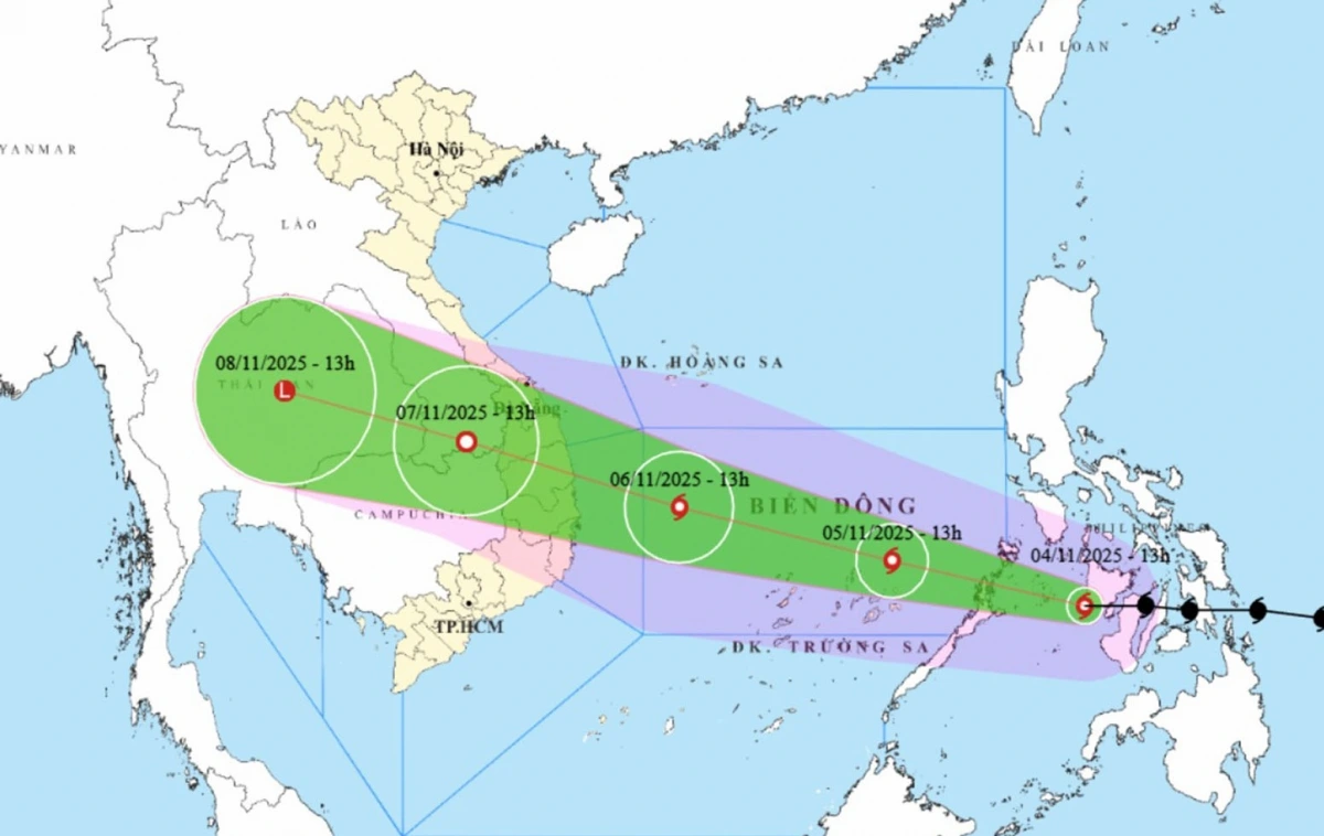 Bão Kalmaegi đang di chuyển vào Biển Đông và trở thành cơn bão thứ 13 trong năm 2025. Dự báo bão sẽ tiếp tục mạnh lên cấp 14, giật cấp 17, hướng thẳng vào khu vực Trung và Nam Trung Bộ, gây mưa lớn, gió mạnh trên diện rộng.