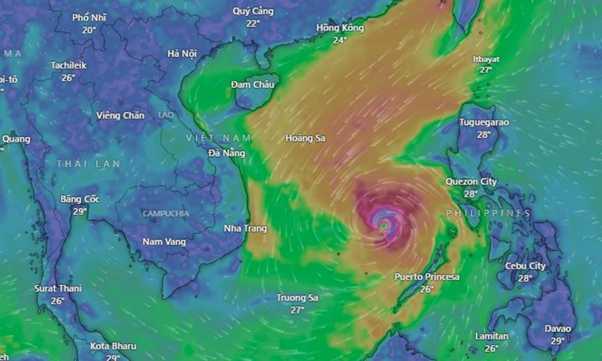 Đây là cơn bão rất mạnh, phạm vi ảnh hưởng rộng, đặc biệt nguy hiểm khi miền Trung vừa trải qua đợt mưa lũ lịch sử gây thiệt hại nặng nề.