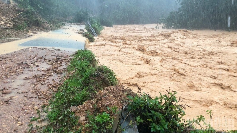 Hỗ trợ nhân dân vùng bị thiên tai khắc phục hậu quả, khôi phục sản xuất kinh doanh, nhanh chóng ổn định đời sống