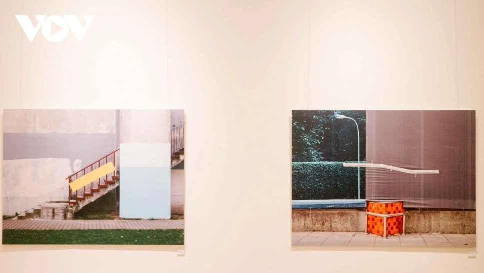 The works are meant not only to be seen but also to convey the artist’s inner state.