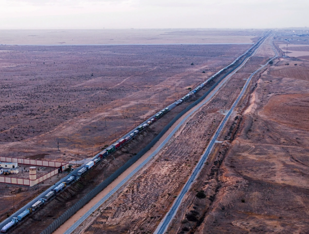 Một đoạn biên giới Israel - Ai Cập nhìn từ trên cao. Ảnh: Reuters