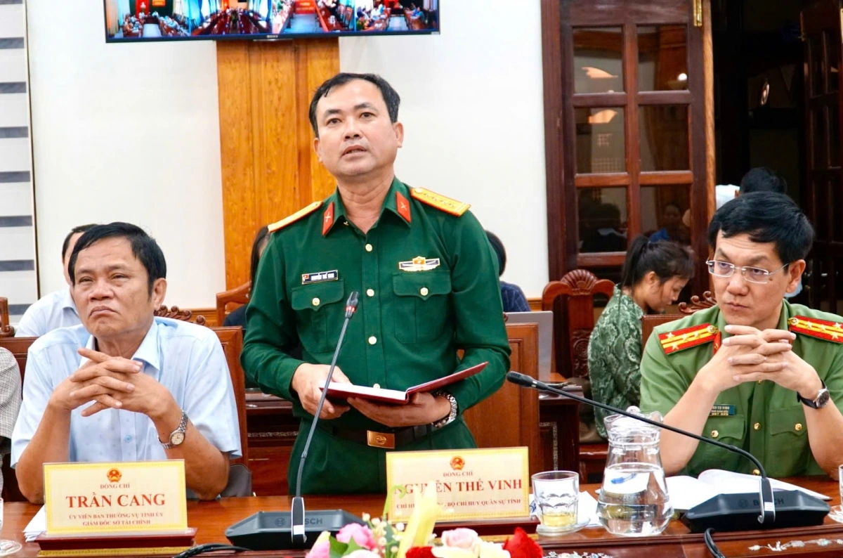 Đại diện đơn vị quân đội phát biểu tại cuộc họp