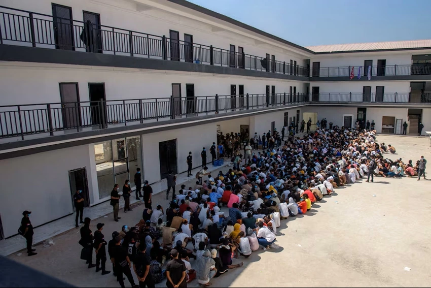 Các nạn nhân của các trung tâm lừa đảo bị lừa hoặc bị buôn bán vào làm việc tại Myanmar. Ảnh: Reuter