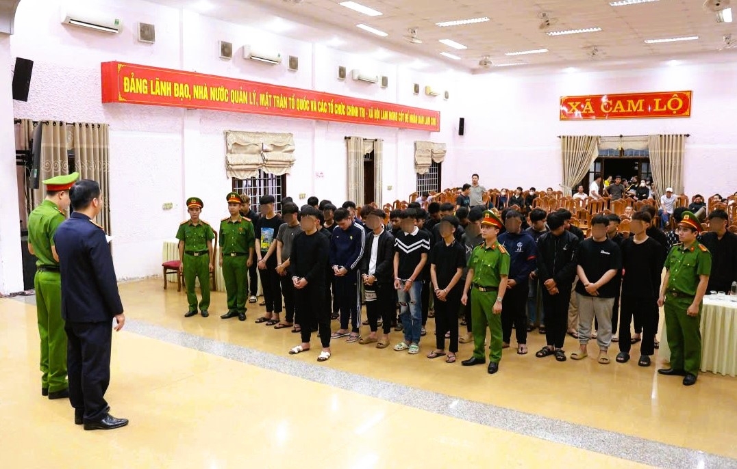 Các thanh thiếu niên liên quan vụ án tại cơ quan công an- Ảnh Công an tỉnh Quảng Trị