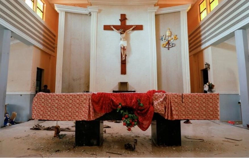 Một nhà thờ ở Nigeria bị tấn công. Ảnh: Reuters