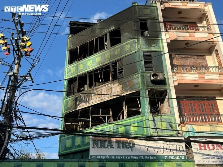 Căn nhà trọ 4 tầng bị cháy rụi.