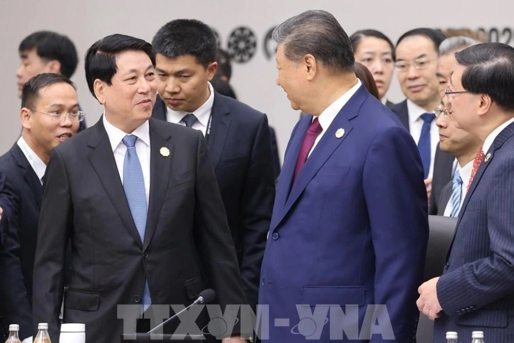 Ngày 31/10, trong khuôn khổ Hội nghị Thượng đỉnh APEC, Chủ tịch nước Lương Cường đã có cuộc gặp với Tổng Bí thư, Chủ tịch nước Trung Quốc Tập Cận Bình. Tán thành với các đề xuất hợp tác của Chủ tịch nước Lương Cường, Tổng Bí thư, Chủ tịch nước Tập Cận Bình khẳng định Trung Quốc coi trọng cao độ quan hệ với Việt Nam; đề nghị hai bên tiếp tục làm sâu sắc quan hệ hai Đảng, phát huy hiệu quả cơ chế hội thảo lý luận; khẳng định sẵn sàng tăng cường hợp tác trên các lĩnh vực với Việt Nam.