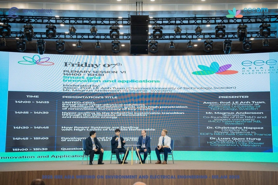 Chuyên gia chia sẻ tại Hội thảo.