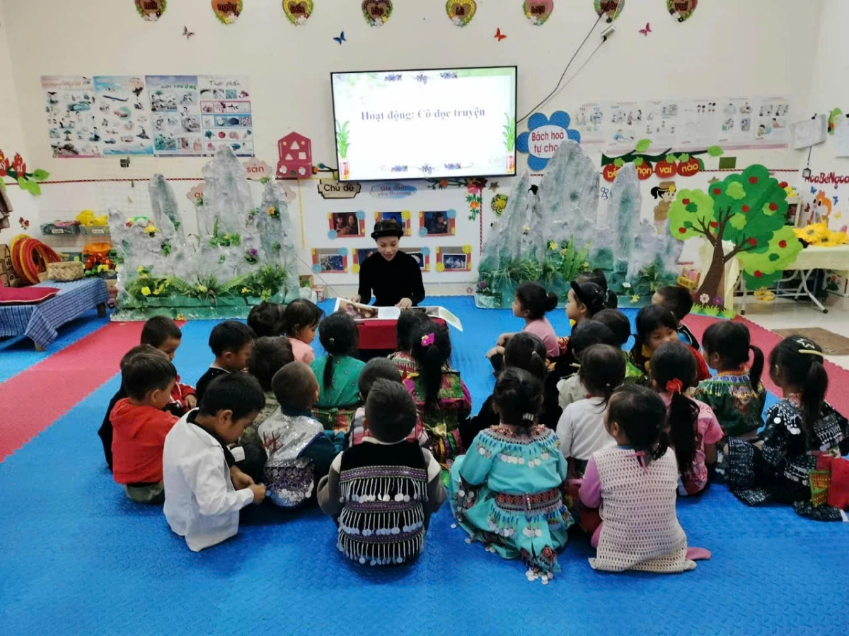 Ánh mắt ngây thơ và tiếng gọi "cô ơi" thân thương ấy đã níu bước chân cô ở lại vùng biên cương này (Ảnh: NVCC)