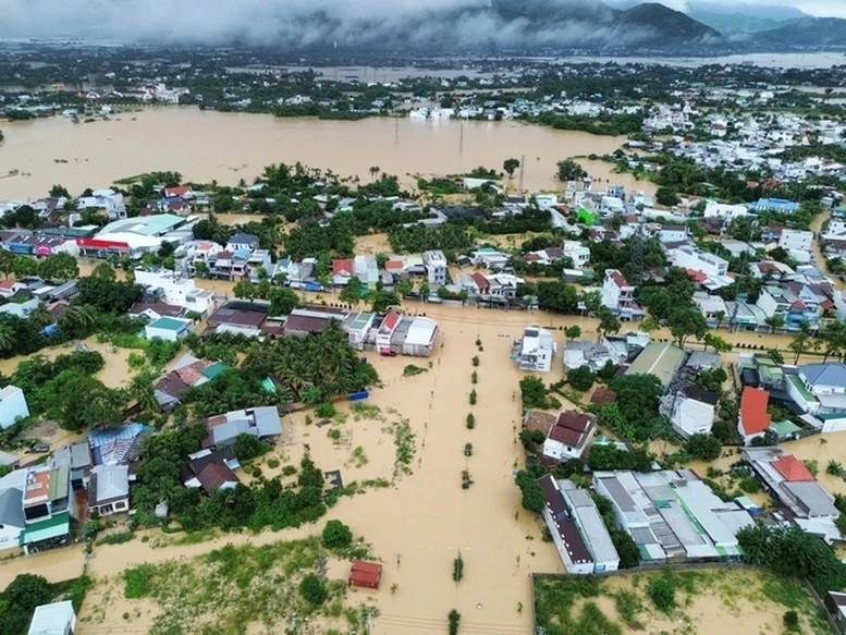 Nha Trang (Khánh Hòa) bị ngập lụt sâu
