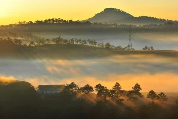 Hunting clouds in Da Lat is among seven extraordinary ways to see the world come alive at sunrise
(Image source: vietnamtourism.gov.vn)